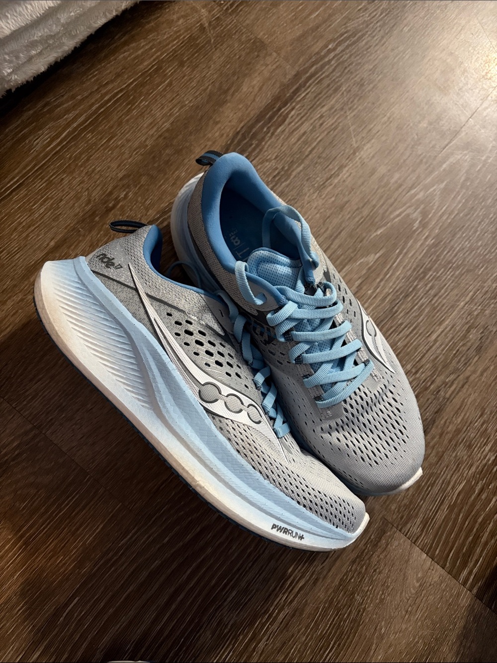 Saucony Womens Ride 17 Light Blue and Gray Running Shoes - Cushioned Trainer